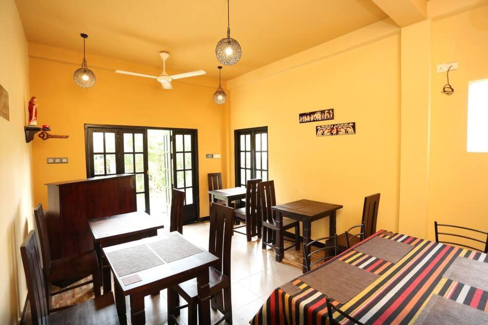 Edwin'S Airport Garden Bed & Breakfast Negombo Exterior foto